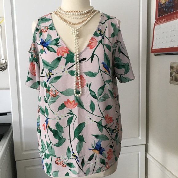 Tops - ❤️HostPick❤️Floral Blouse with Cold Shoulders